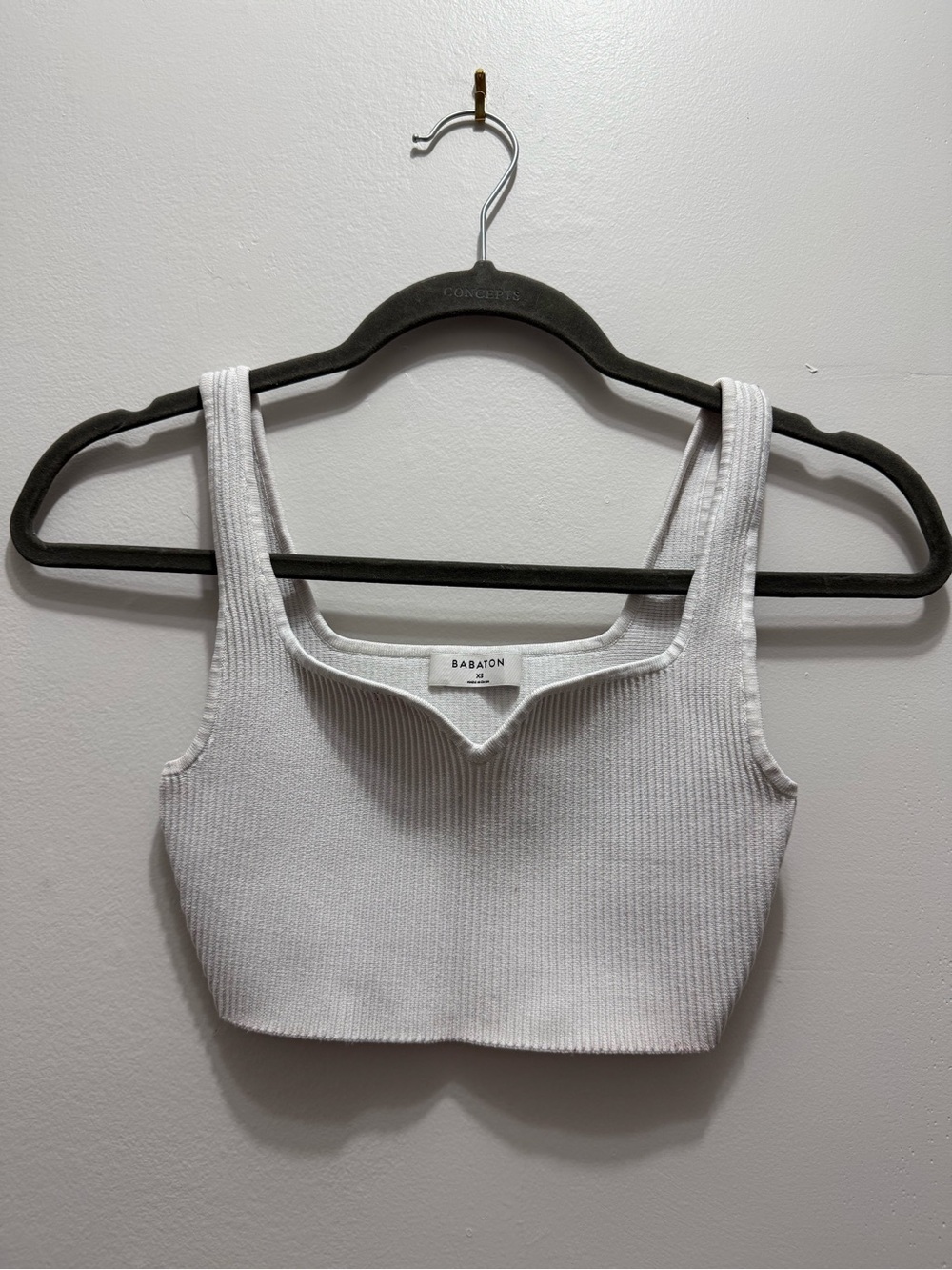Aritzia Babaton Sculpt Knit Notch Tank XS and Pearl cream color